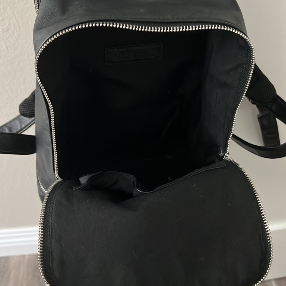 Backpack - Picture 3 of 6